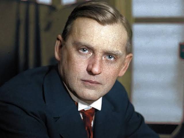 La Pistola de Alekhine (1) - TORRE NEGRA