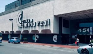 Centro Comercial Camino Real en San Isidro